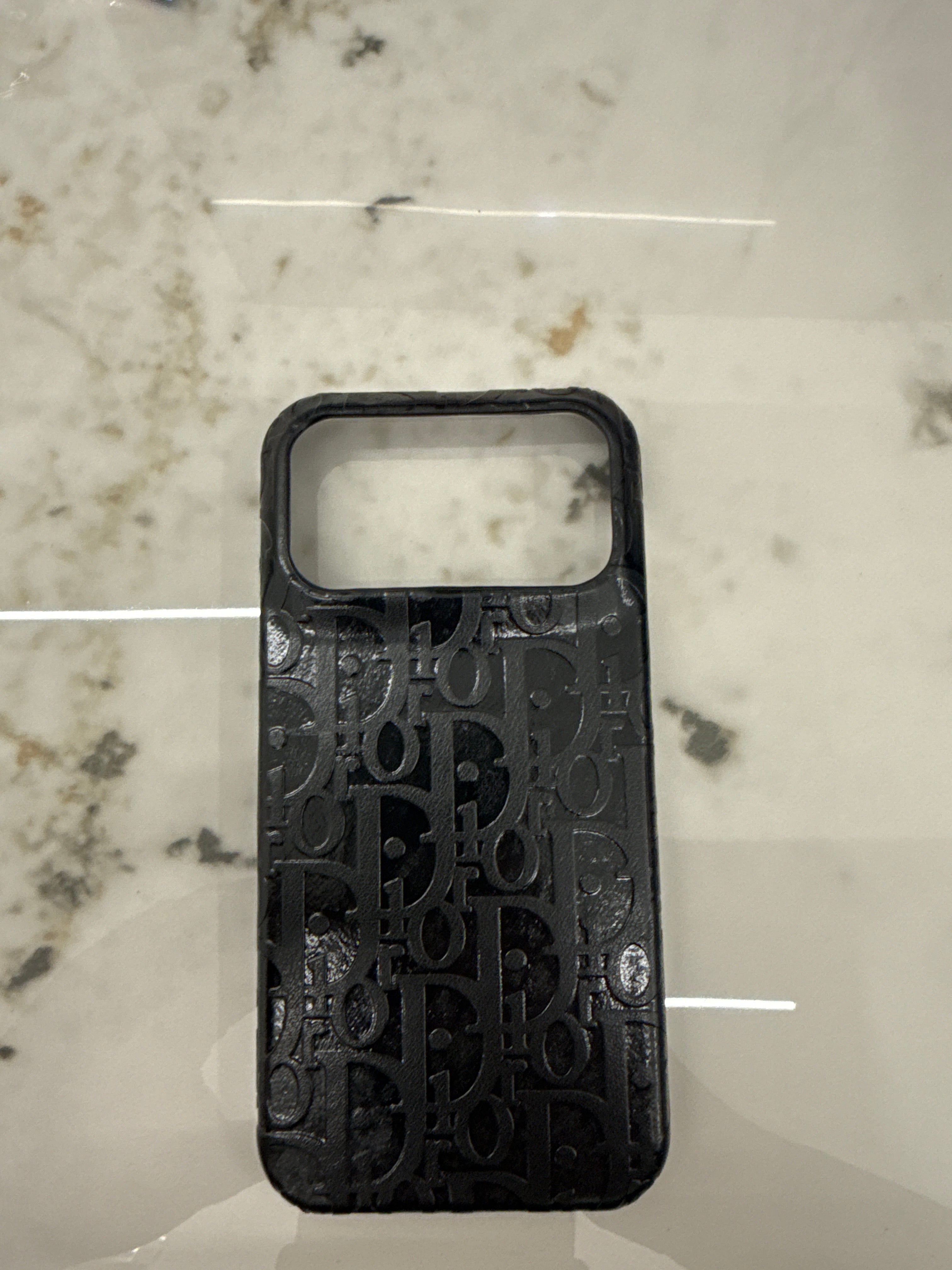 COVER DIOR 17 PRO