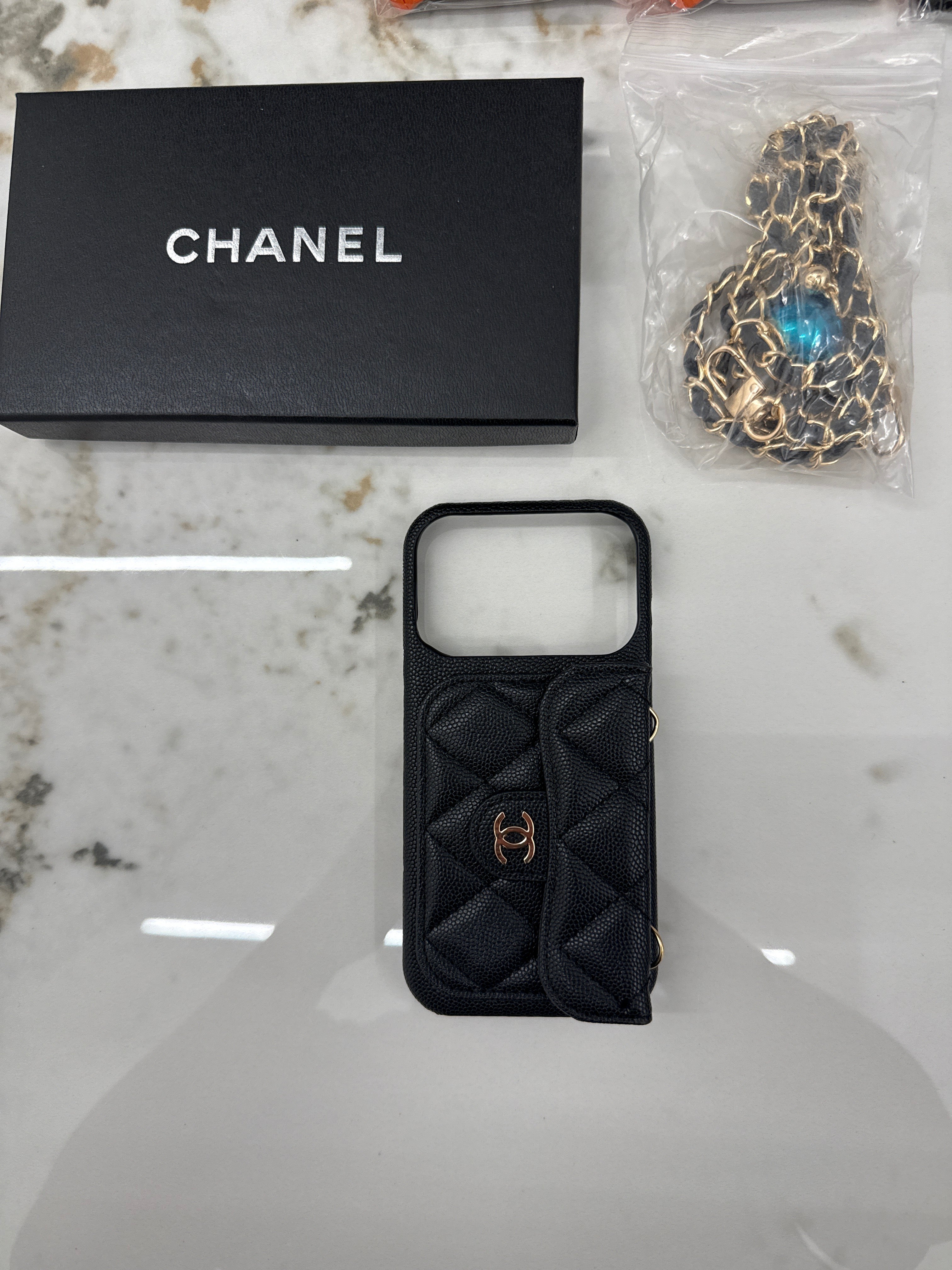 COVER CHANEL 17 PRO